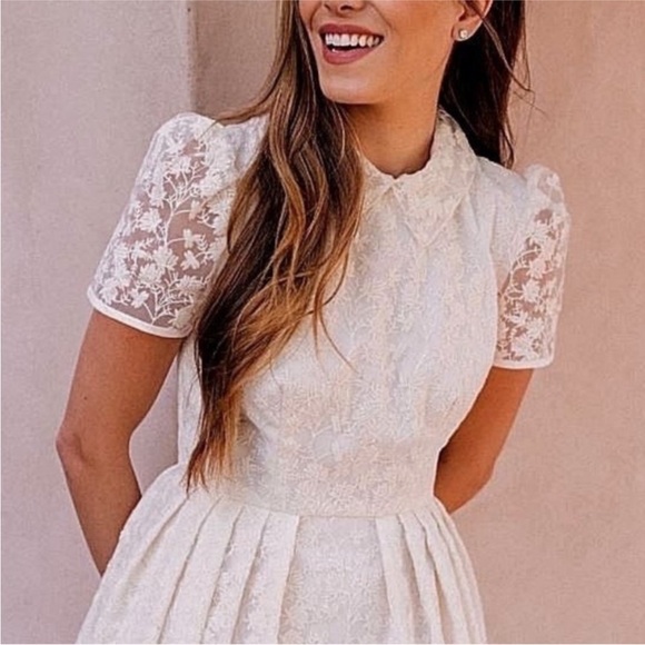 Gal Meets Glam Amelia Dress white lace 4 - Picture 3 of 10